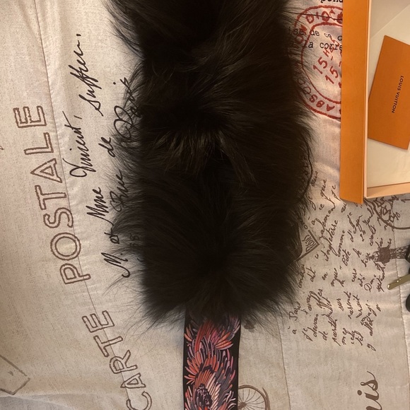 Louis Vuitton MONOGRAM Innocence Fur Bandeau - Picture 4 of 4